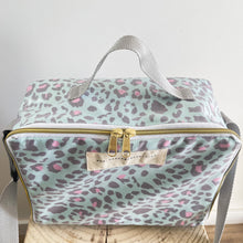 Load image into Gallery viewer, Lancheira BOX animal print verde
