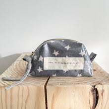 Load image into Gallery viewer, Necessaire pequeno ESTRELAS ANTRACITE