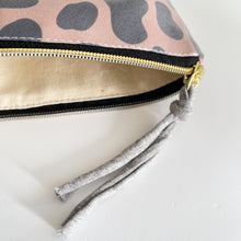 Load image into Gallery viewer, Bolsa pequena CHOCOLAT