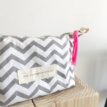Load image into Gallery viewer, Estojo ou necessaire XL CHEVRON