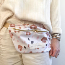 Load image into Gallery viewer, Bolsa de cintura ANIMAL PRINT