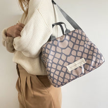 Load image into Gallery viewer, Lancheira grande GIRAFA 🦒 TAUPE