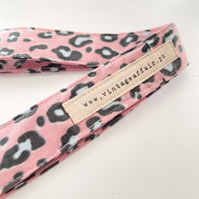 Load image into Gallery viewer, Porta chaves ou telemóvel ANIMAL PRINT ROSA