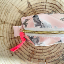 Load image into Gallery viewer, Necessaire pequeno FOLHAS