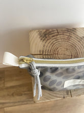 Load image into Gallery viewer, Necessaire ou estojo XL OLIVE