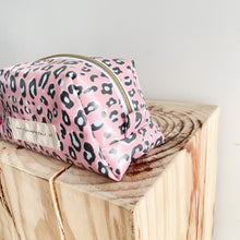 Load image into Gallery viewer, Necessaire grande ANIMAL PRINT ROSA