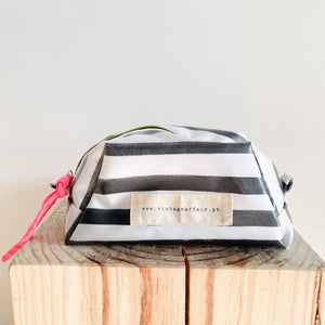Necessaire grande RISCAS PRETAS