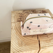 Load image into Gallery viewer, Necessaire pequeno BOLINHAS