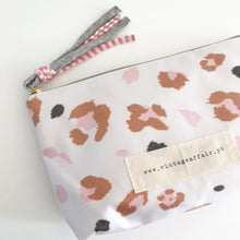 Load image into Gallery viewer, Bolsa grande ANIMAL PRINT