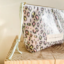 Load image into Gallery viewer, Bolsa térmica ANIMAL PRINT CAQUI