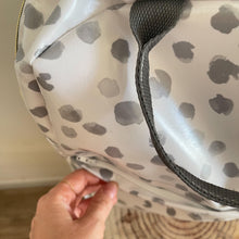 Load image into Gallery viewer, Mochila grande DOTS