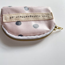 Load image into Gallery viewer, Porta moedas BOLINHAS fundo beige