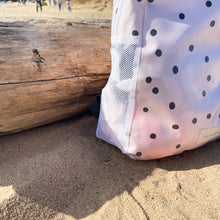 Load image into Gallery viewer, Mochila de rede BOLINHAS BEGE
