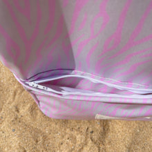 Load image into Gallery viewer, Mochila térmica ZEBRA ROSA NEON