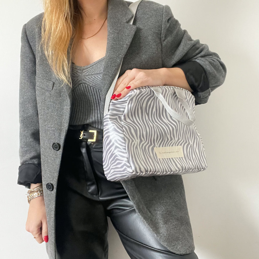Lancheira grande ZEBRA CINZA