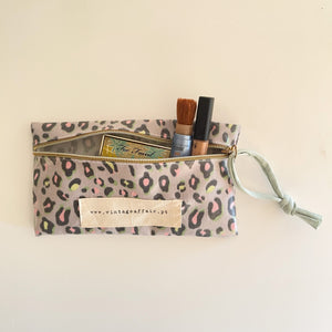 Estojo/ bolsa ANIMAL PRINT CAQUI