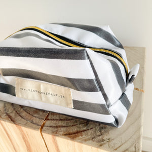 Necessaire grande RISCAS PRETAS