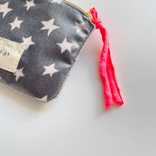 Load image into Gallery viewer, Bolsa pequena ESTRELAS antracite