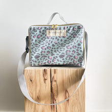 Load image into Gallery viewer, Lancheira BOX animal print verde