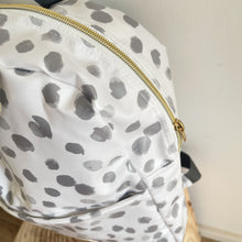 Load image into Gallery viewer, Mochila grande DOTS