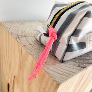 Necessaire grande RISCAS PRETAS