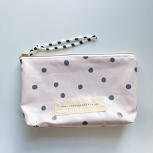 Load image into Gallery viewer, Bolsa grande BOLINHAS fundo beige