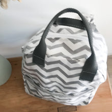 Load image into Gallery viewer, Mochila pequena