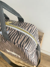 Load image into Gallery viewer, Lancheira ZEBRA TAUPE