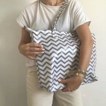 Load image into Gallery viewer, Saco de alças CHEVRON CINZA