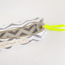 Load image into Gallery viewer, Estojo CHEVRON