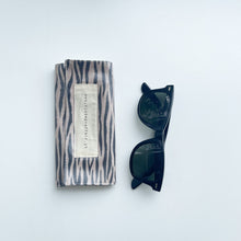 Load image into Gallery viewer, Bolsa para óculo ZEBRA TAUPE