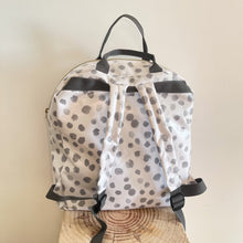 Load image into Gallery viewer, Mochila grande DOTS