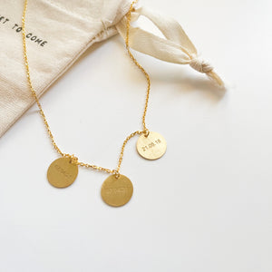 Colar 3 medalhas dupla gravação// medalhas fixas