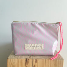 Load image into Gallery viewer, Bolsa térmica ZEBRA ROSA NEON