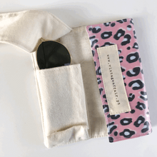 Load image into Gallery viewer, Bolsa para óculos ANIMAL PRINT ROSA