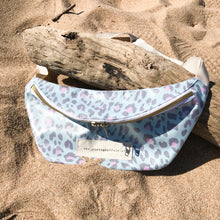Load image into Gallery viewer, Bolsa de cintura ANIMAL PRINT verde