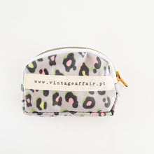 Load image into Gallery viewer, Porta moedas ANIMAL PRINT CAQUI