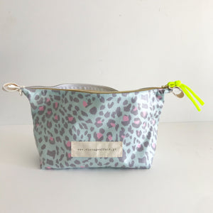 Estojo ou necessaire XL ANIMAL PRINT VERDE