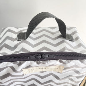 Lancheira quadrada CHEVRON cinza 🍎