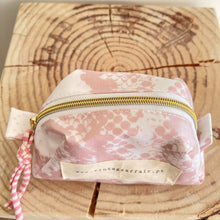Load image into Gallery viewer, Necessaire pequeno SNAKE PRINT