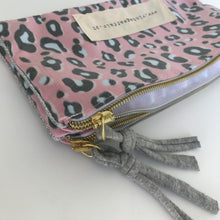 Load image into Gallery viewer, Estojo duplo ANIMAL PRINT ROSA