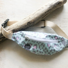 Load image into Gallery viewer, Bolsa de cintura de criança ANIMAL PRINT VERDE