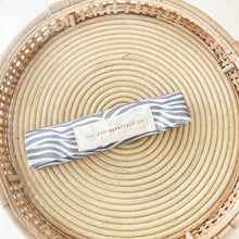 Load image into Gallery viewer, Individual de mesa com bolso ZEBRA CINZA