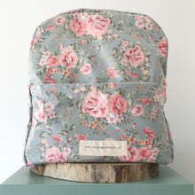 Load image into Gallery viewer, Mochila grande FLORAL
