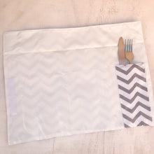 Load image into Gallery viewer, Individual de mesa CHEVRON CINZA