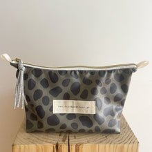 Load image into Gallery viewer, Necessaire ou estojo XL OLIVE