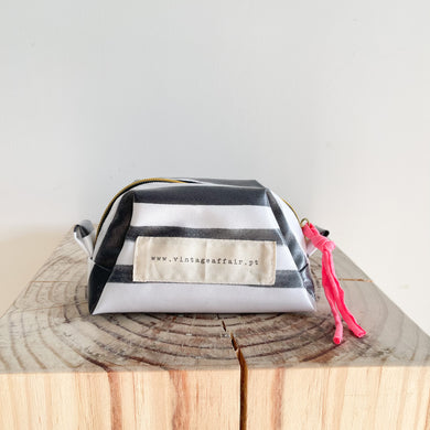 Necessaire pequeno RISCAS PRETAS