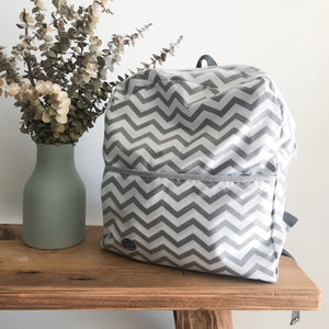 Mochila grande CHEVRON cinza