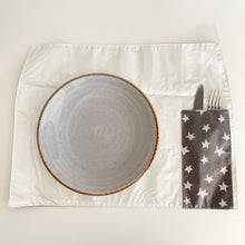 Load image into Gallery viewer, Individual de mesa com bolso ESTRELAS ANTRACITE