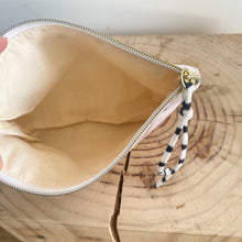 Load image into Gallery viewer, Bolsa média BOLINHAS fundo beige